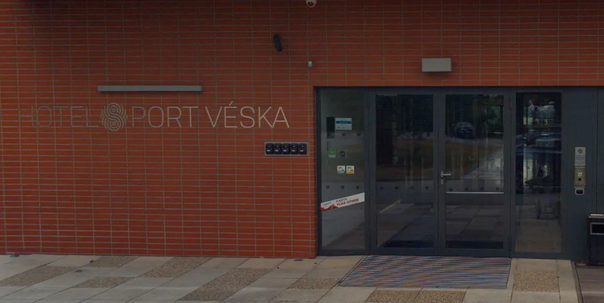 Hotel S-Port, Véska (2012)